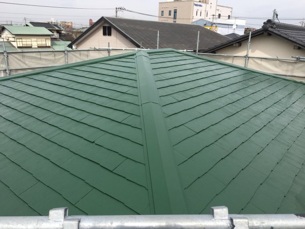屋根の上塗り