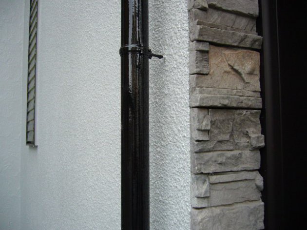 縦樋の塗装
