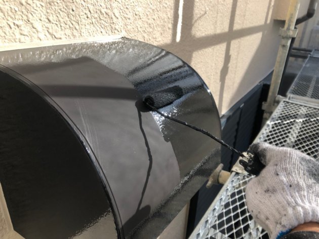換気フードの中塗り