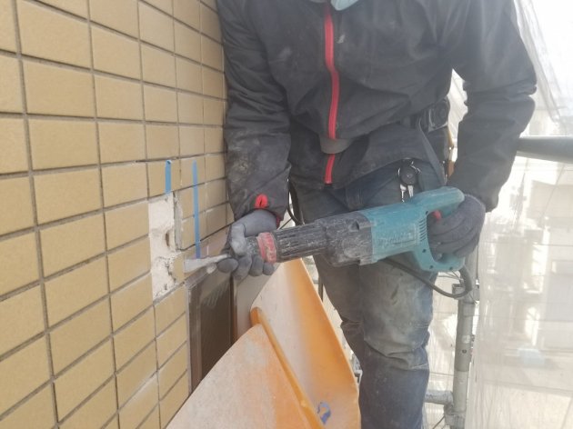 既存タイルの撤去