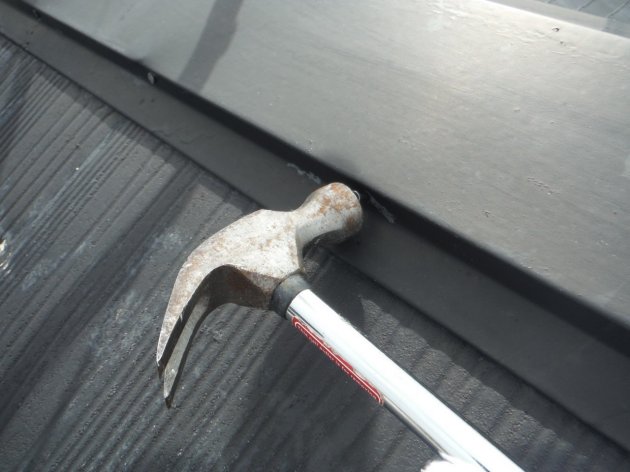 棟板金の釘頭打ちとコーキング