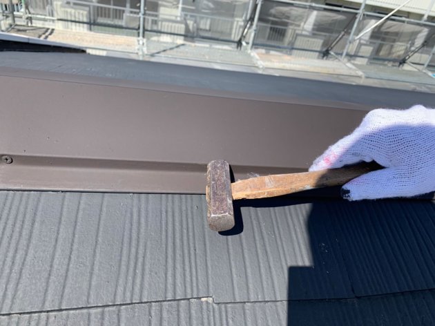 棟板金の釘打ちと釘頭コーキング