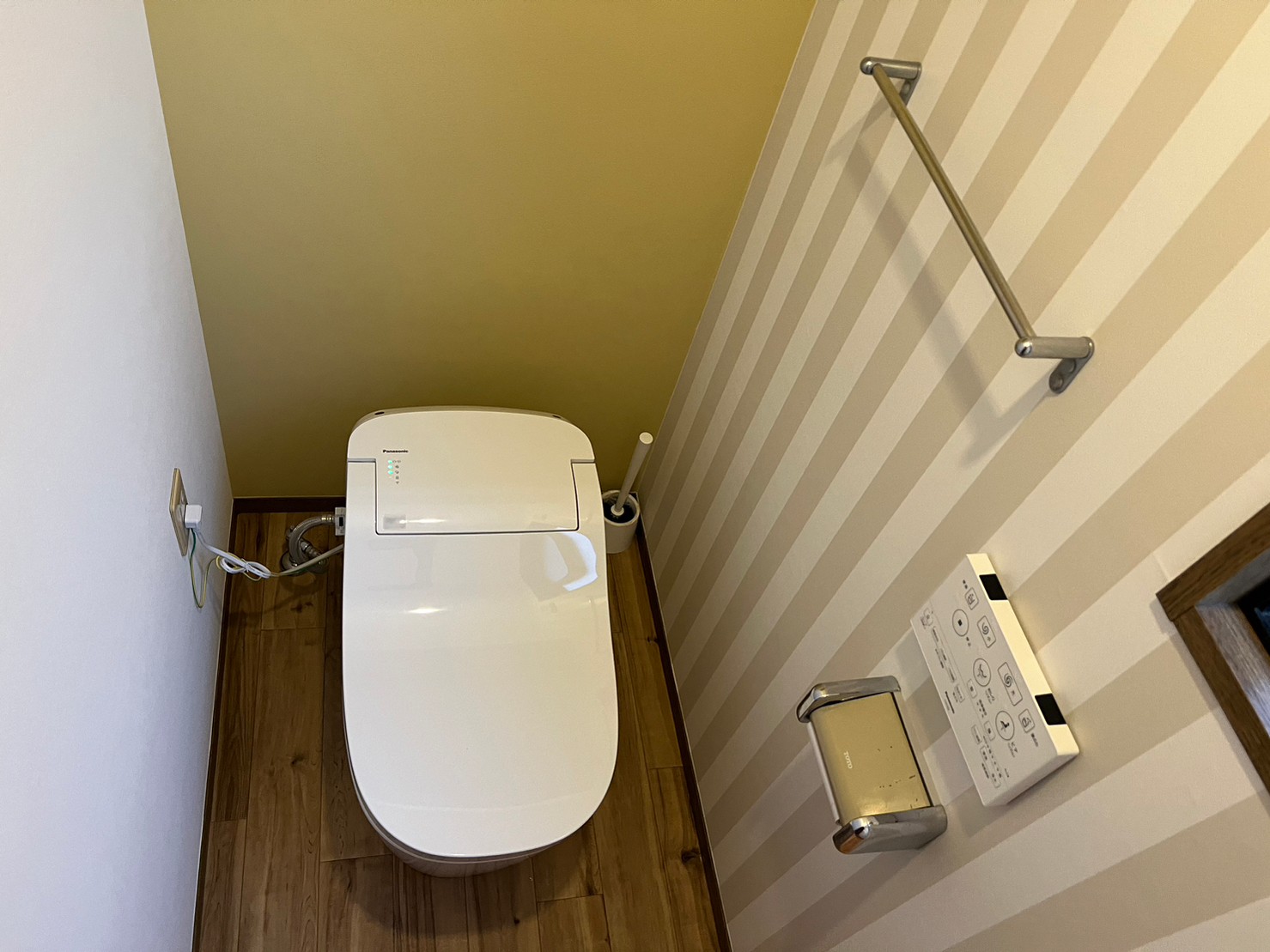 トイレ交換後 パッと明るく使いやすい空間へ