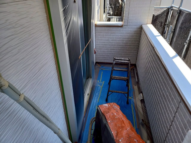 サッシ周り養生・
ベランダ床養生