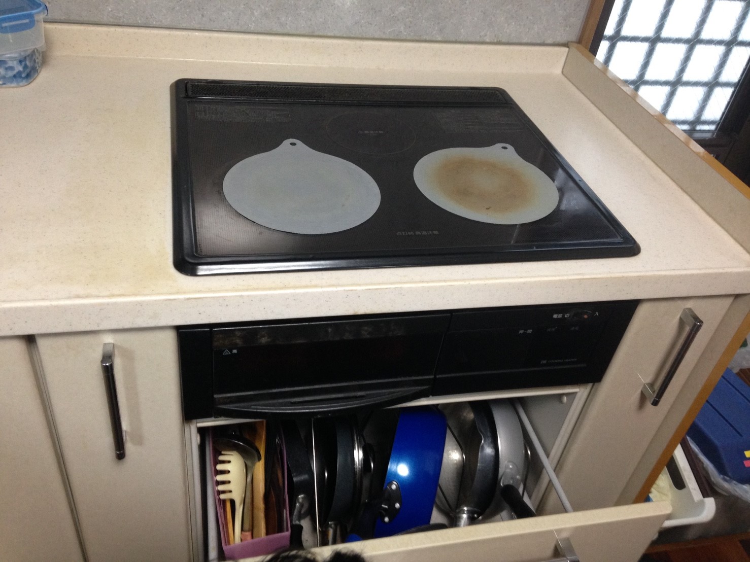 施工前 焼き付きが目立つ旧型IH