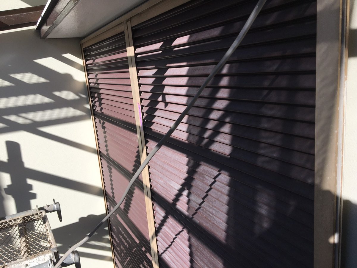 施工前 工事前の雨戸・戸袋です。