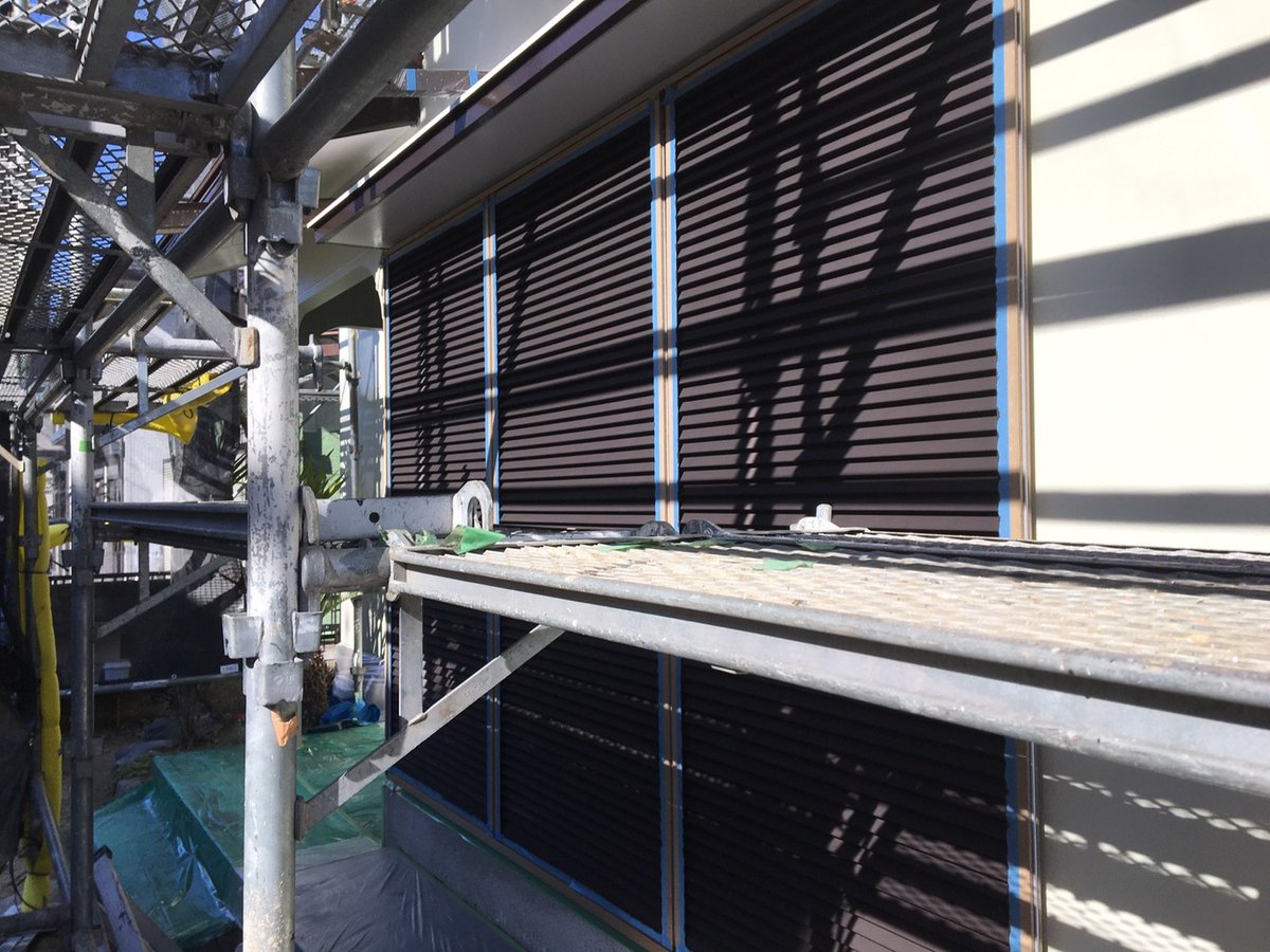 施工後 工事を終えた雨戸・戸袋です。