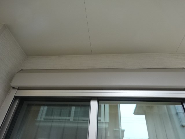 施工前 点検(2025年4月6日)で撮ったシャッターボックスです。色あせと変色が見つかりました。