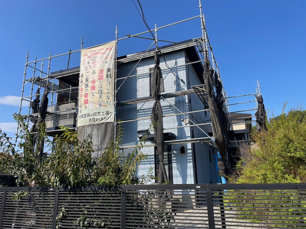施工前 足場解体です。仕上がりを確認したあと、足場をばらして搬出します。